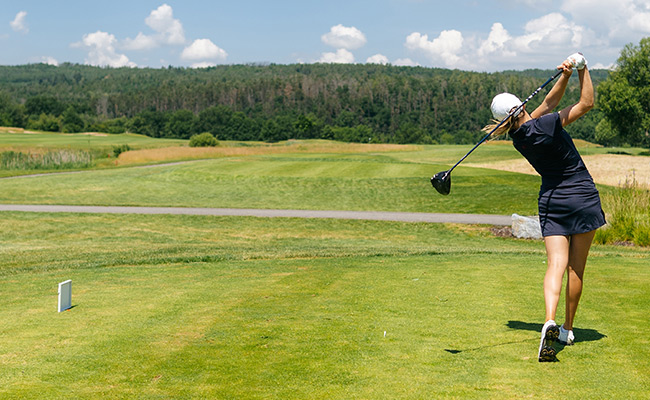 immagine di una persona che pratica golf